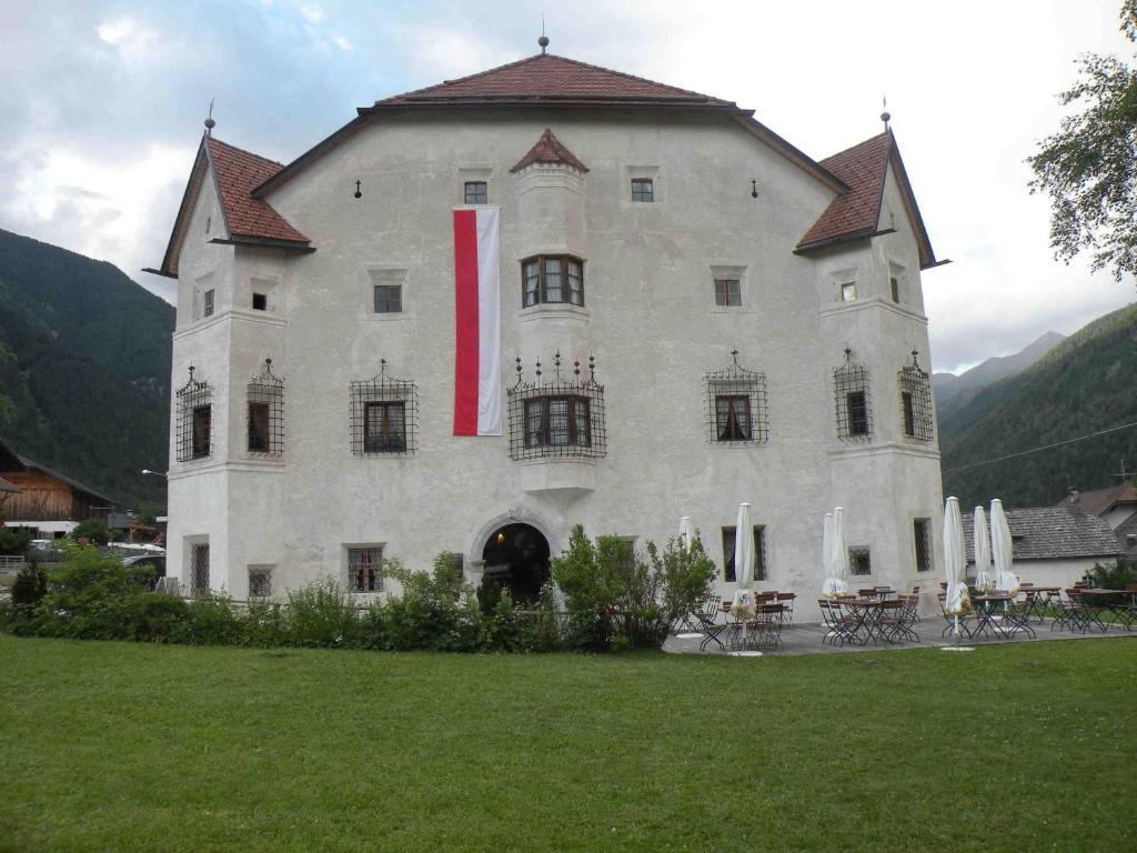 Ansitz Heufler Hotel Rasun di Sopra Exterior photo